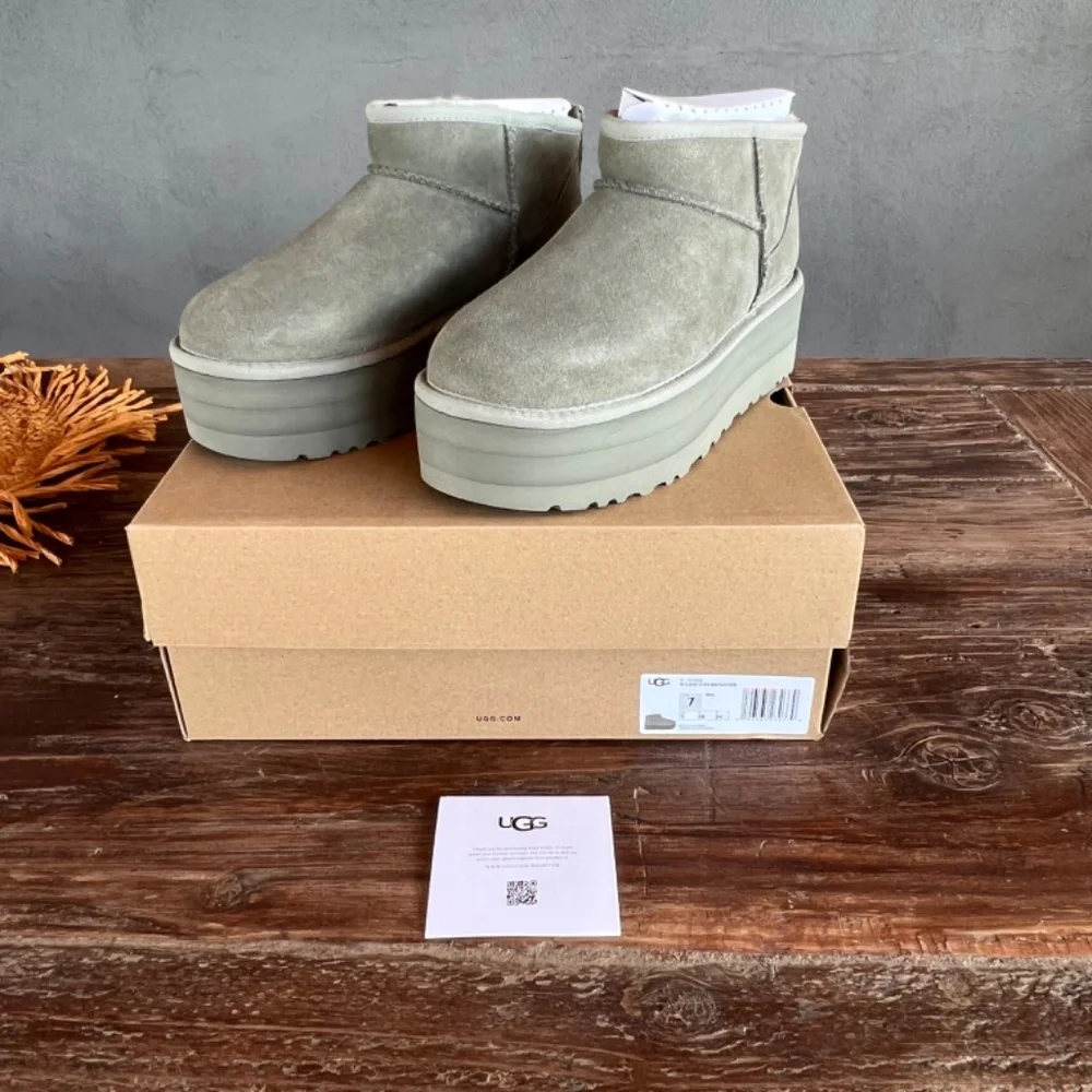 UGG CLASSIC ULTRA MINI PLATFORM MOSS GREEN BRAND NEW + PAPER SHOPPING BAGN ZS 7 - Picture 2 of 14